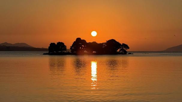 宍道湖の嫁ヶ島と夕日 夕焼け,夕陽,日の入りの写真素材