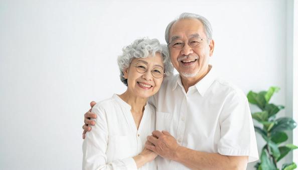 笑顔のシニア夫婦 笑顔のシニア夫婦の写真