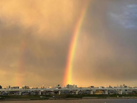 ダブルレインボー（虹の始まり） 虹,二重虹,虹のふもとの写真素材