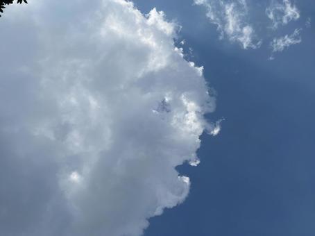 青空に雲 青空に雲の写真