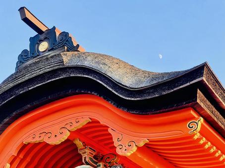 昼の月 昼の月 木,山,高良大社の写真素材