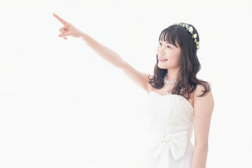 将来を指差すドレス姿の花嫁 白背景,婚姻届,生活費の写真素材