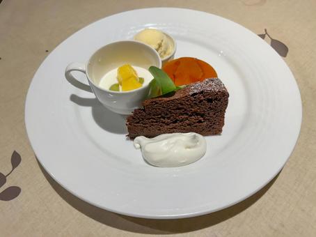 食後のスイーツ盛り合わせのケーキ 食後のスイーツ盛り合わせのケーキ デザート,スイーツ,ガトーショコラの写真素材