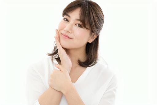 若い女性 スキンケア 若い女性 スキンケアの写真