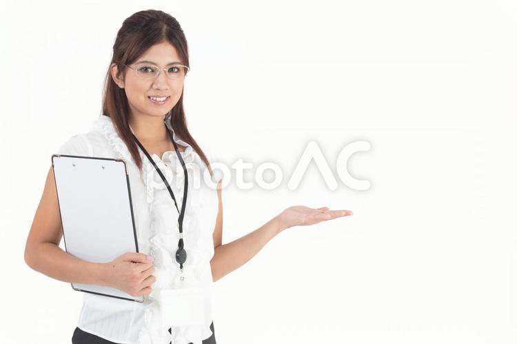 案内する女性社員 女性,案内,会社員の写真素材