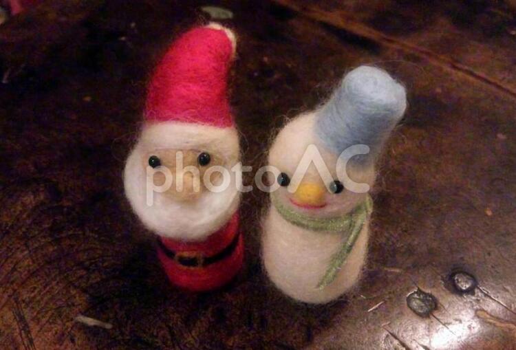 フェルトの人形（サンタと雪だるま） サンタクロース,雪だるま,クリスマスの写真素材