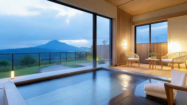 高級旅館の家族風呂付き客室窓から見える山 高級旅館の家族風呂付き客室窓から見える山の写真