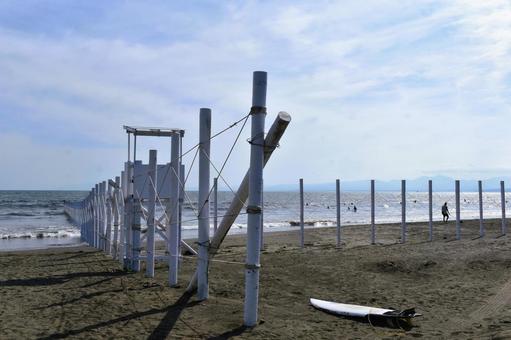 白杭とサーフボード 白杭とサーフボード 湘南,海,夏の写真素材