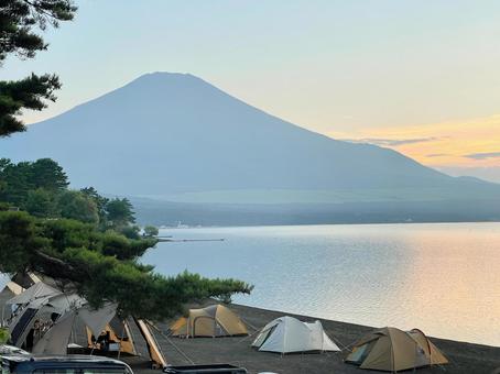 富士山 富士山 富士山,山中湖,テントの写真素材