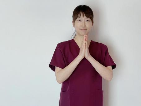 合掌をする看護師(医療従事者) 感謝,依頼,合掌の写真素材