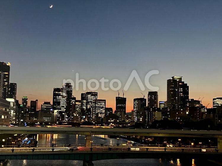 ビル群の夕暮れ ビル,街並み,背景の写真素材