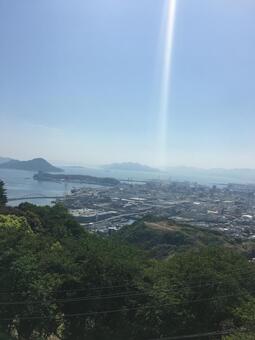 遠くに見える瀬戸内海 遠くに見える瀬戸内海の写真