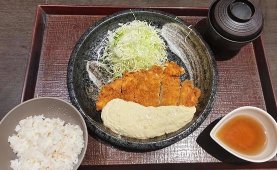 	チキンカツ　タルタルソース チキンカツ,味噌汁,和食の写真素材