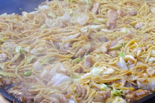 バーベキューの焼きそば バーベキューの焼きそば バーベキュー,焼きそば,キャンプの写真素材