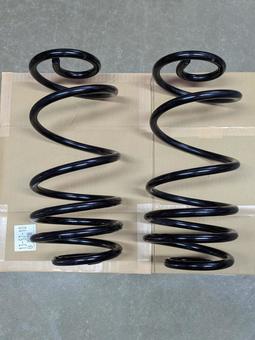 車　コイルスプリング　バネ 車,コイルスプリング,スプリングの写真素材