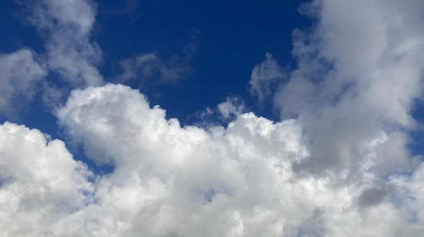 白い雲が広がっていきます! 白い雲が広がっていきます!の写真