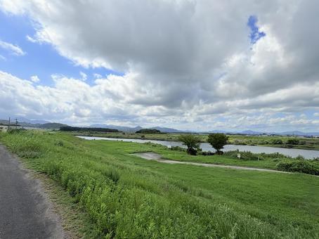 川辺の穏やかな時間 川辺の穏やかな時間 川,緑,草原の写真素材