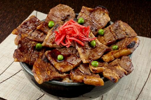 ボリューム満点の豚丼 ボリューム満点の豚丼の写真