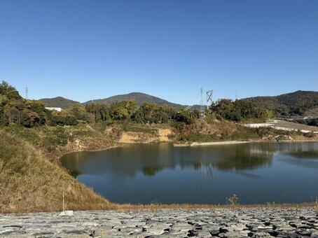 ダムと紅葉 ダム,紅葉,もみじの写真素材
