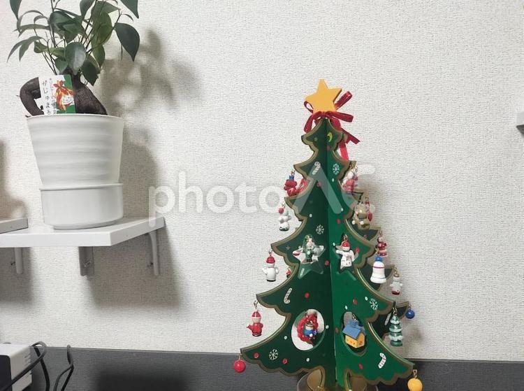心落ち着くメリークリスマス、 クリスマスツリー,木製,飾りの写真素材