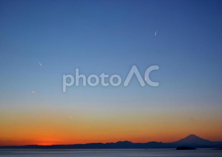 大崎公園からの夕景 富士山,相模湾,大崎公園の写真素材