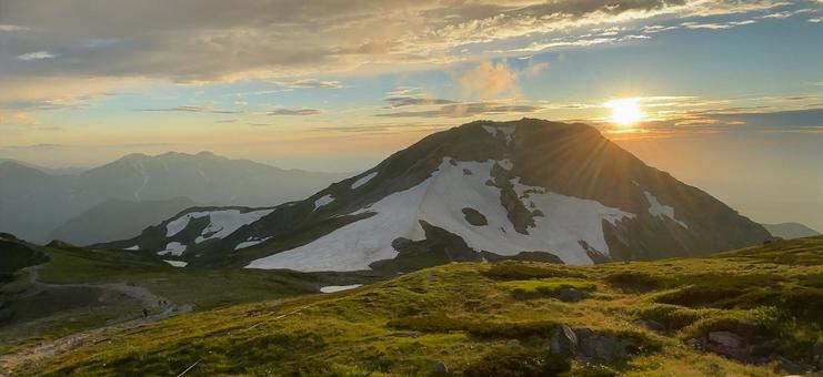 Summer mountain scenery dyed in the sunset, JPG