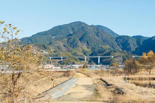 雄大な山々をのぞむあさはた緑地 山々,山並み,山間の写真素材