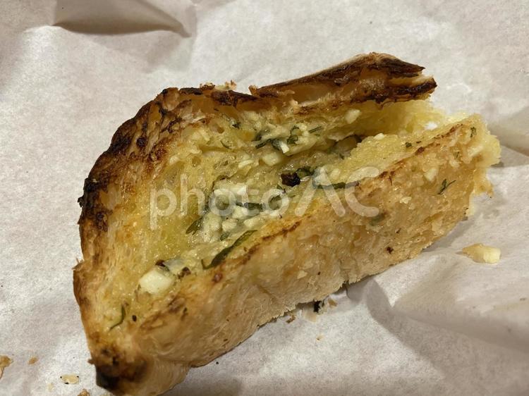 生にんにくとバターたっぷり絶品ガーリックトースト ガーリック,ガーリックトースト,パンの写真素材