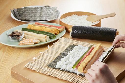巻き寿司 調理シーン 巻き寿司 調理シーン 巻き寿司,調理シーン,海苔の写真素材