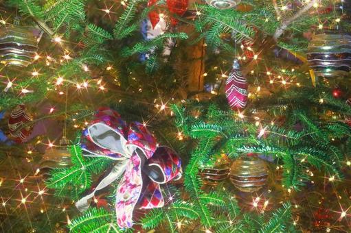 クリスマスツリーの電飾のクローズアップ クリスマスツリーの電飾のクローズアップ 模様,背景,キラキラの写真素材