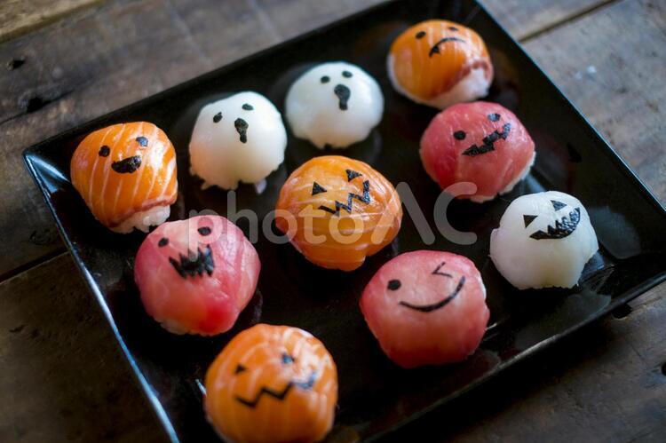 ハロウィンの手まり寿司_黒いお皿 寿司,手まり寿司,ハロウィンの写真素材