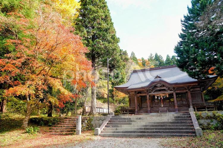 島根・奥出雲の稲田神社と紅葉 稲田神社,奥出雲,紅葉の写真素材