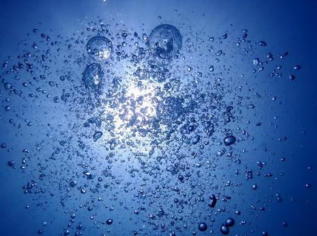 泡を見上げる 泡を見上げる 海,泡,気泡の写真素材