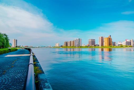 【新潟】川沿いから眺める信濃川 新潟,大河,信濃川の写真素材