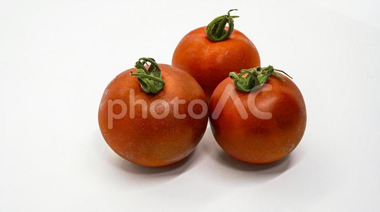 三つのミニトマトが描くバランス トマト,ミニトマト,完熟の写真素材