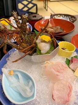 旅館での食事　刺身の盛り合わせ 伊勢エビ,鯛,イカの写真素材