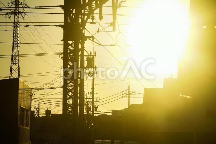 夕景と建物のシルエット 夕景,シルエット,街並みの写真素材