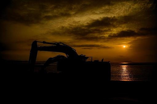 <Material> A shovel for leveling a beach at dawn, JPG <Material> A shovel for leveling a beach at dawn, JPG