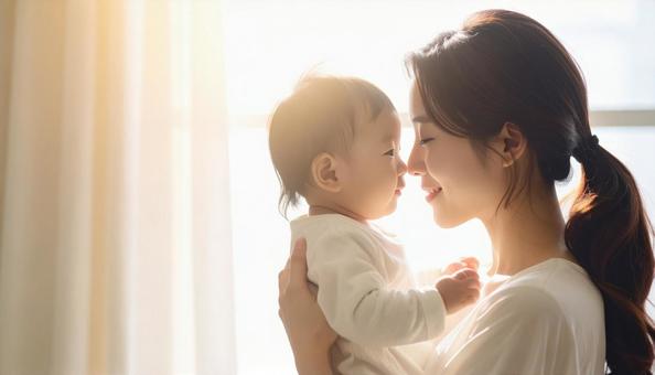 見つめ合う母親と赤ちゃん 見つめ合う母親と赤ちゃんの写真