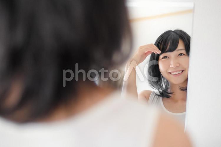一人暮らしの若い女性のイメージ 女性,脱毛,スキンケアの写真素材