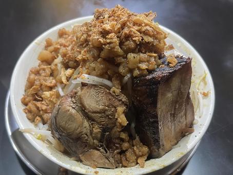 二郎系汁なし もやし,豚骨スープ,豚骨ラーメンの写真素材