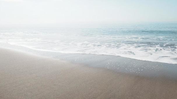 晴れた日の海と砂浜② 海,波,白波の写真素材