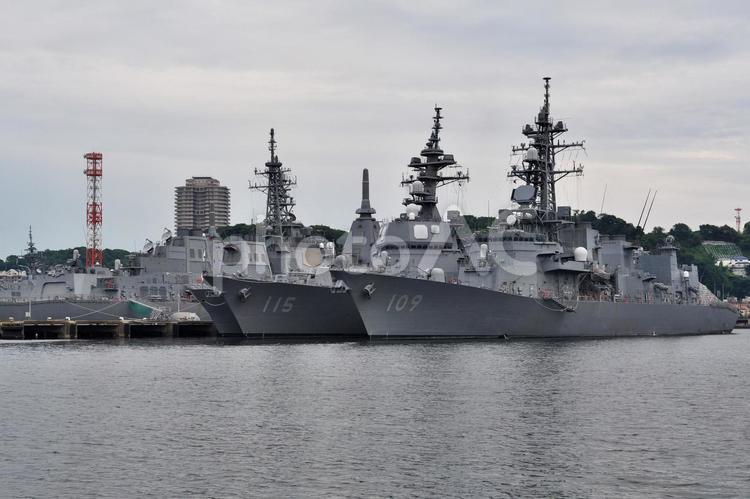 海上自衛隊　護衛艦　ありあけ　あきづき 神奈川県横須賀市,軍港めぐり,横須賀港の写真素材