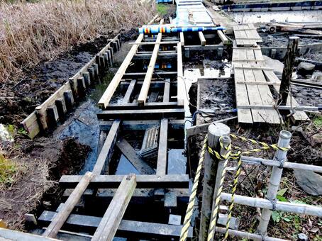 鎌倉中央公園、湿生花園木道の工事風景 鎌倉中央公園,鎌倉市,神奈川県の写真素材
