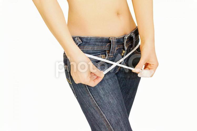 ヒップを測る女性 ヒップ,お尻,メジャーの写真素材