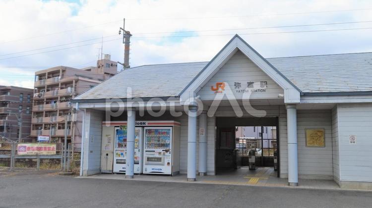 弥富駅　駅舎　日本一海抜の低い駅 弥富駅,駅舎,jr東海の写真素材