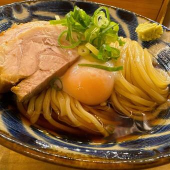 厚切りチャーシューと温玉の冷やし中華 ラーメン,冷やしラーメン,冷やし中華の写真素材