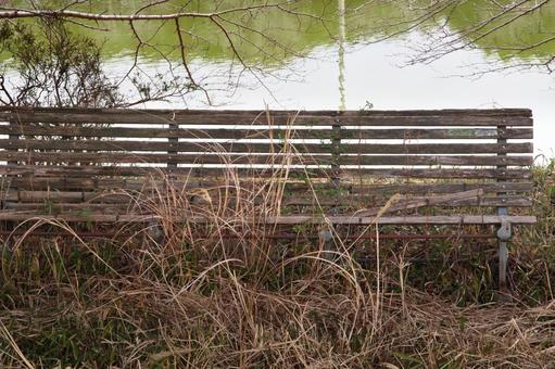 野原に放置されているベンチ 野原に放置されているベンチ ベンチ,風景,自然の写真素材