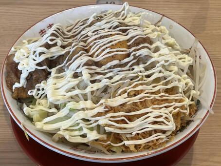 二郎系汁なし もやし,豚骨スープ,豚骨ラーメンの写真素材