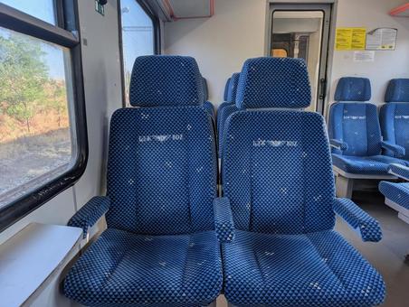 普通列車座席の写真